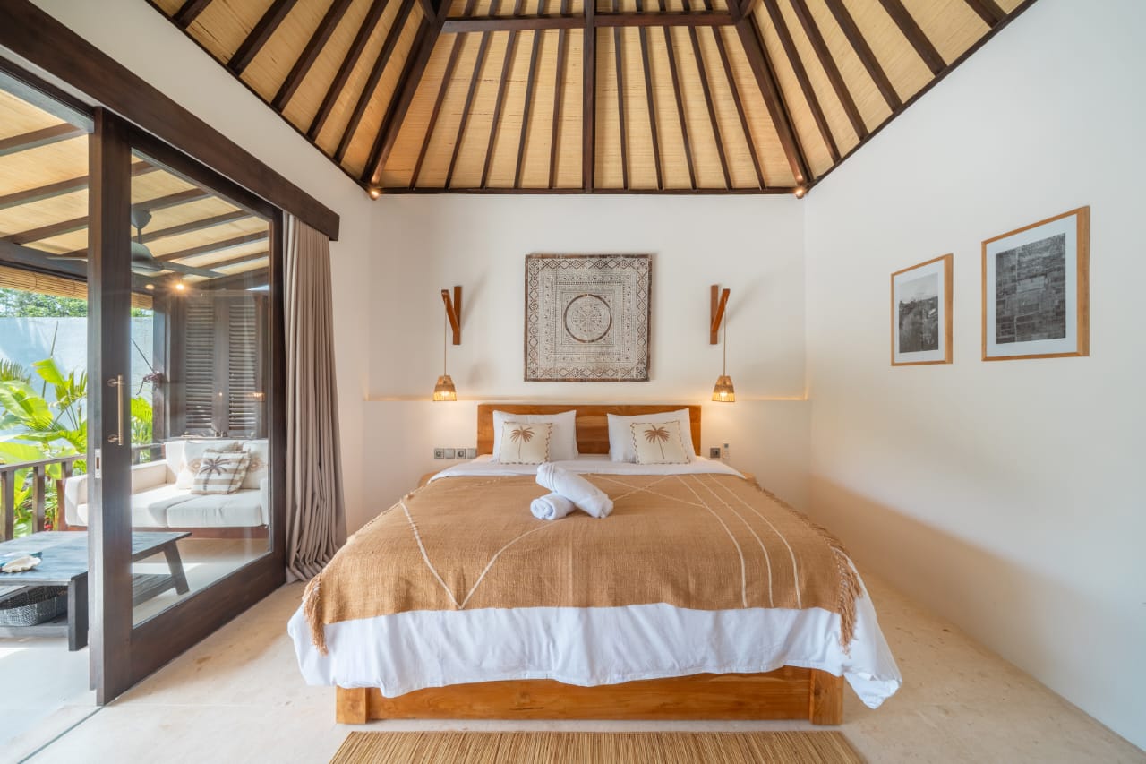 King bedroom with vaulted woven-bamboo ceiling